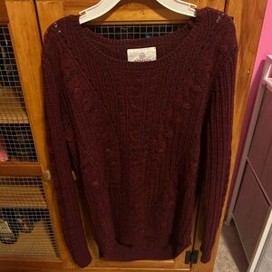 SO sweater
Maroon color